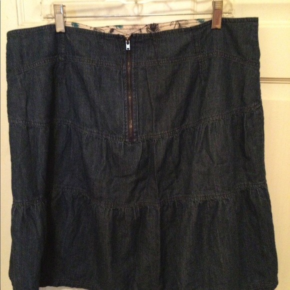 Flippy and fun light weight denim mini skirt made by Wrap size 18 - Picture 5 of 6